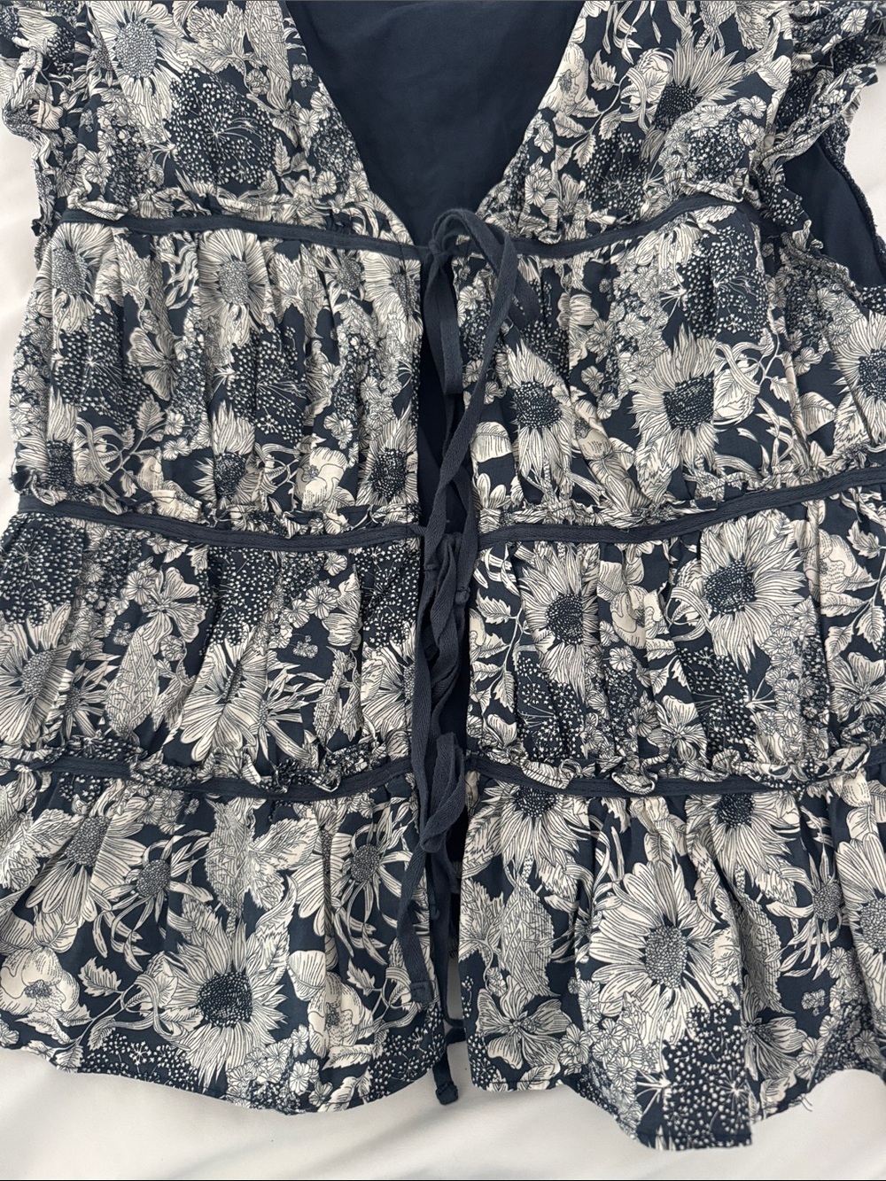 Aureum Floral Tie Front Ruffle Peplum Top Navy White Size L - Picture 4 of 6
